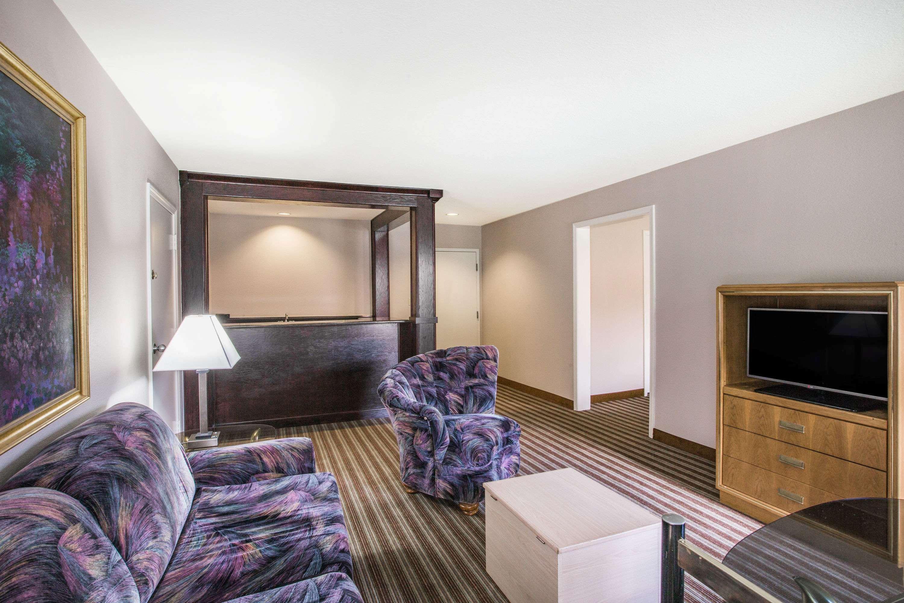 Super 8 by Wyndham Oxford Hotel Eksteriør billede