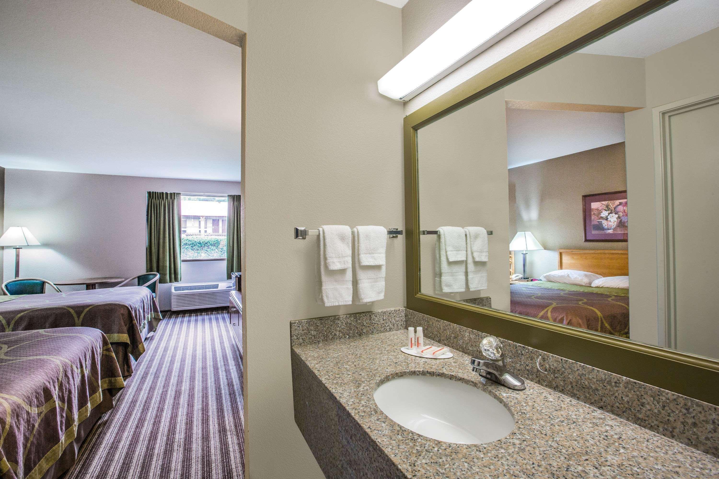 Super 8 by Wyndham Oxford Hotel Eksteriør billede